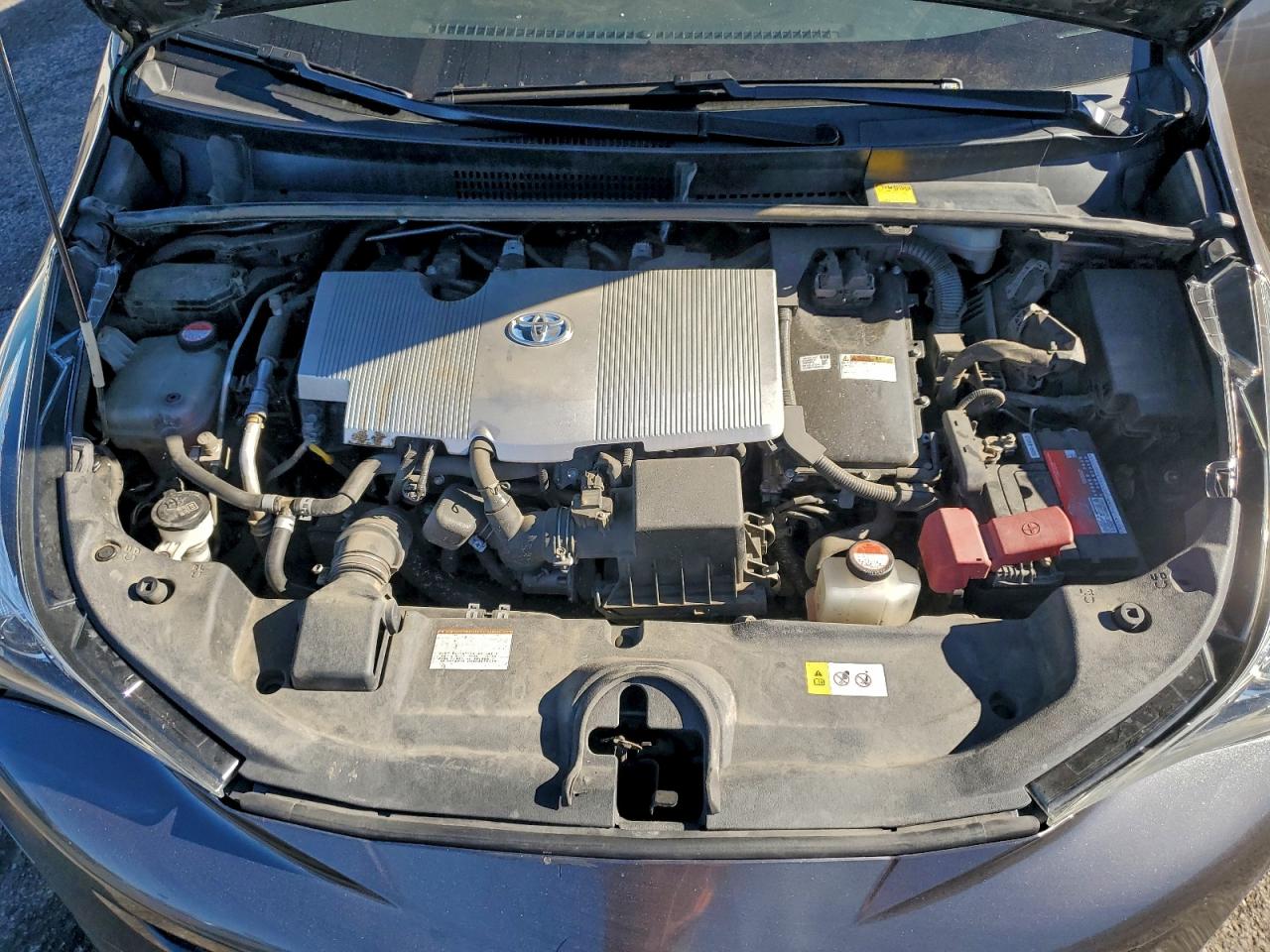 2016 TOYOTA PRIUS photo 11