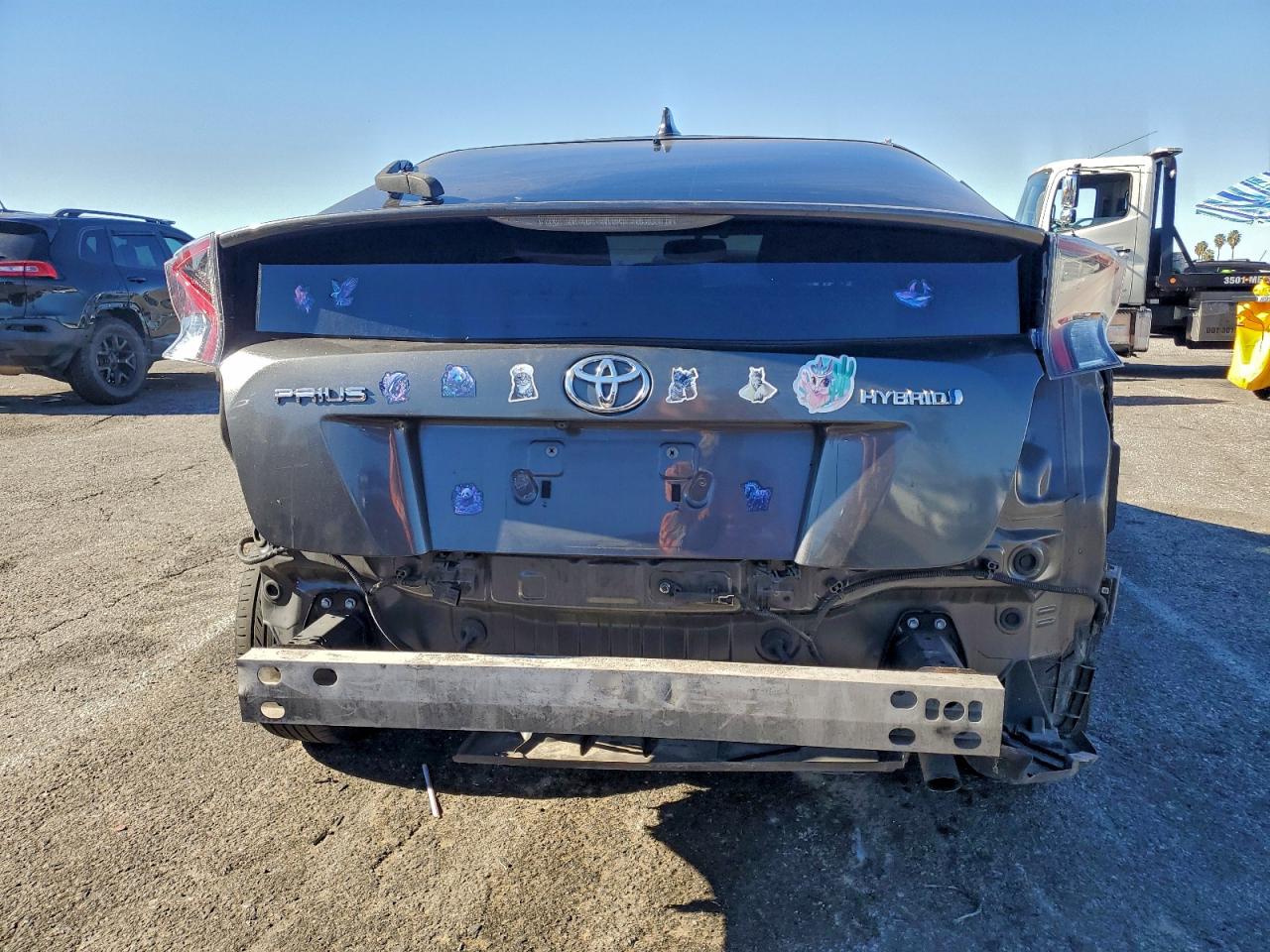 2016 TOYOTA PRIUS photo 6