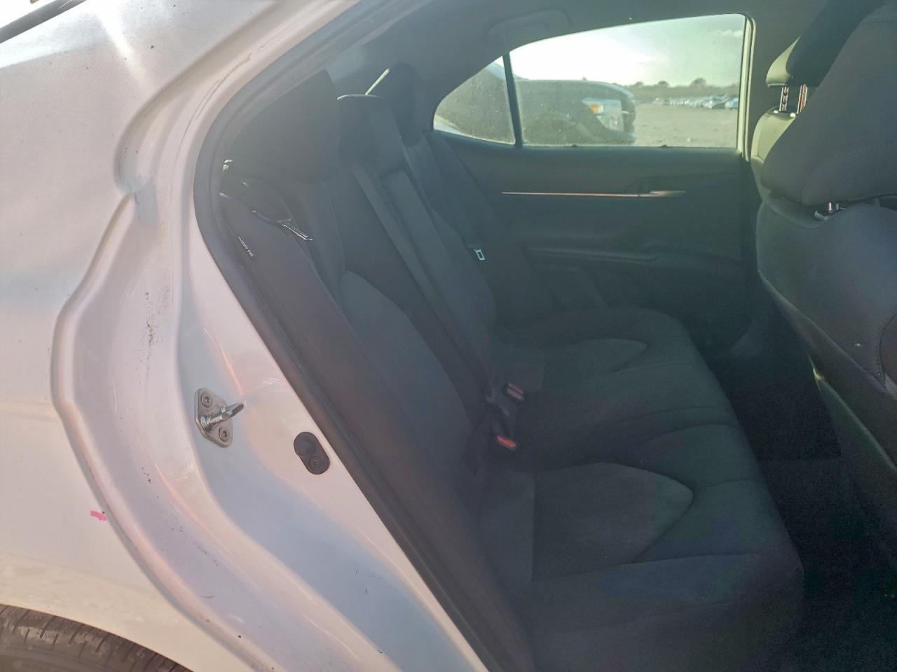 2019 TOYOTA CAMRY L photo 10