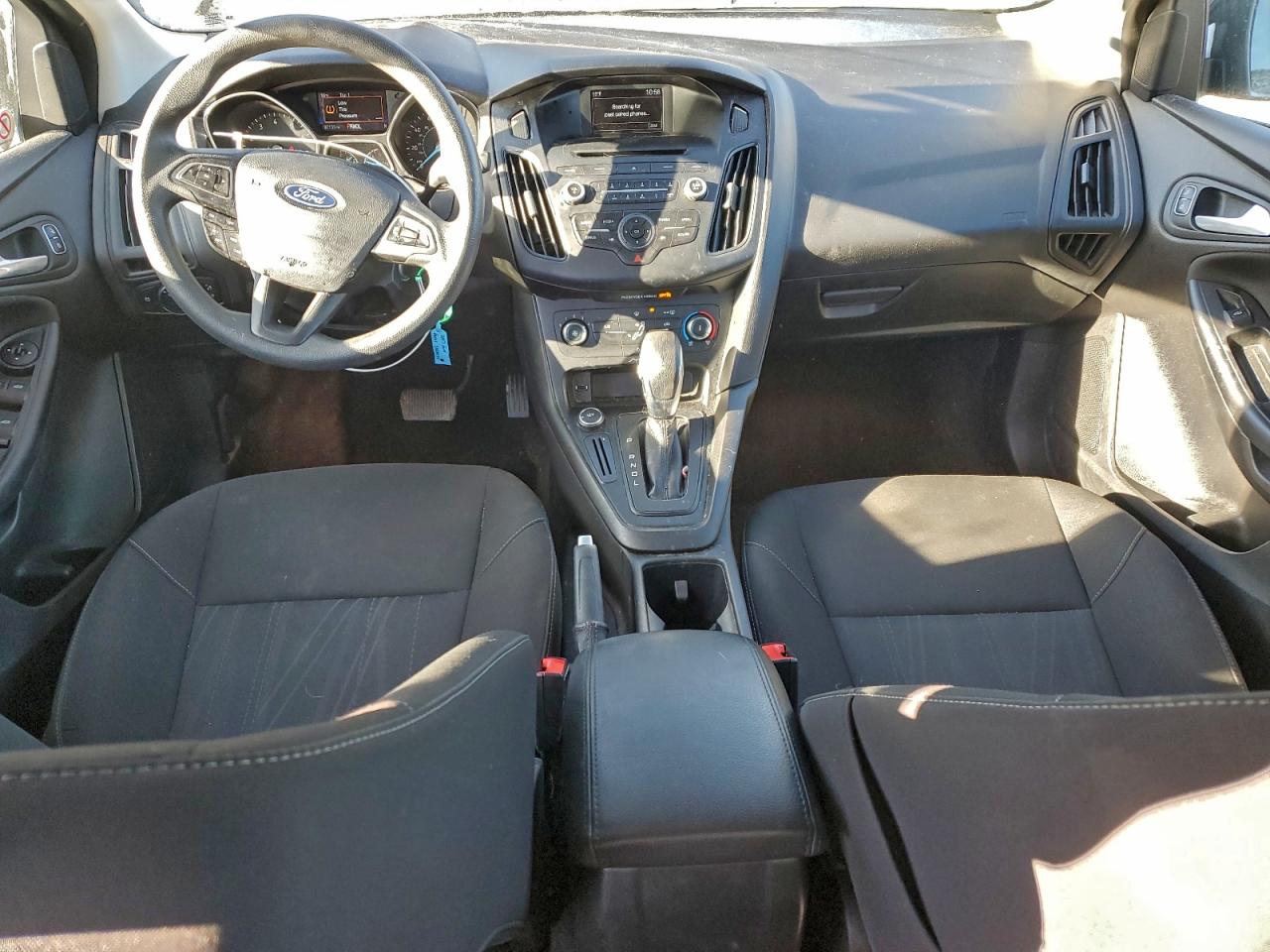 2017 FORD FOCUS SE photo 8