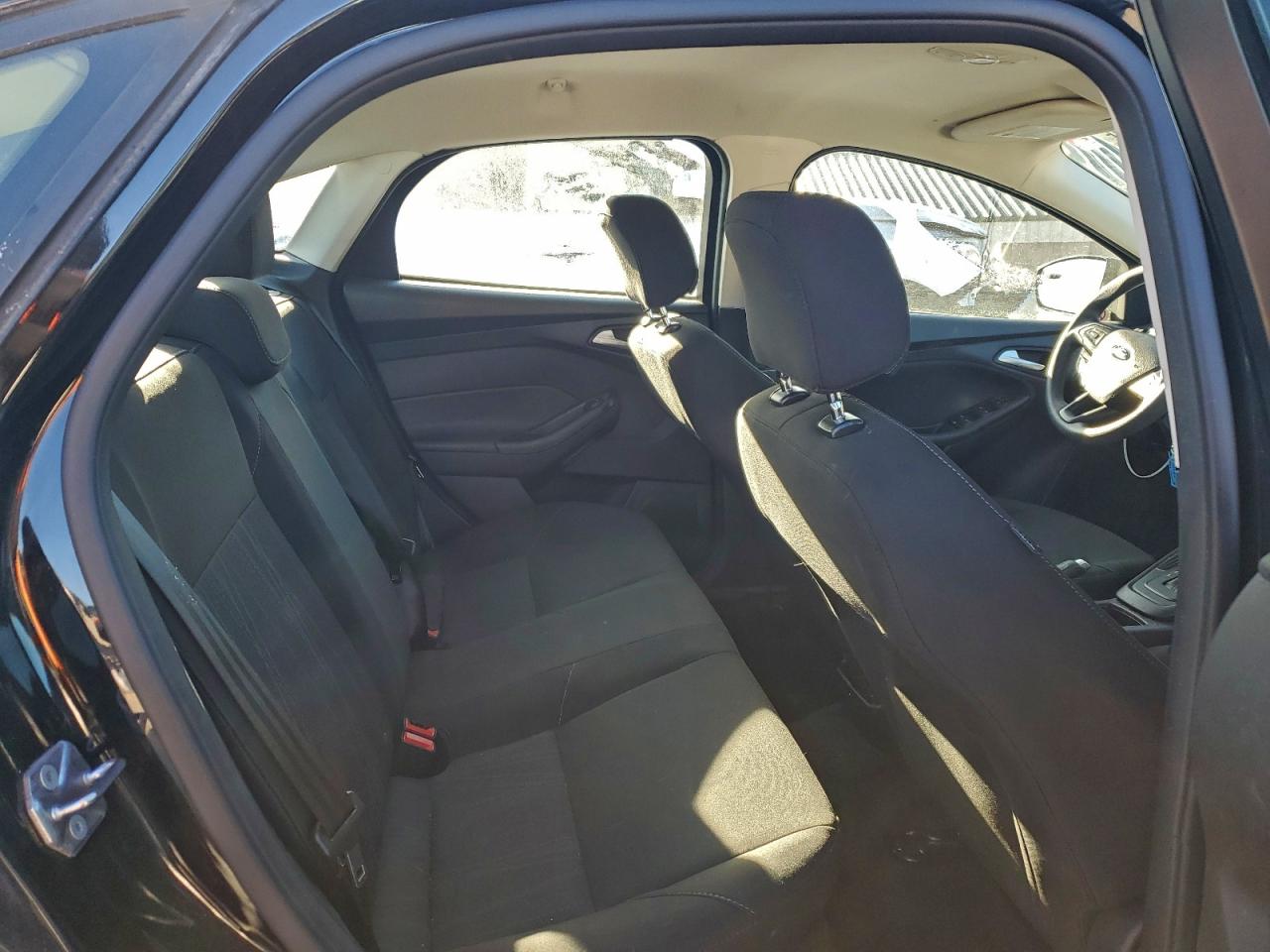 2017 FORD FOCUS SE photo 10