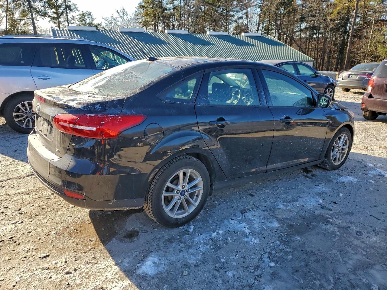 2017 FORD FOCUS SE photo 3