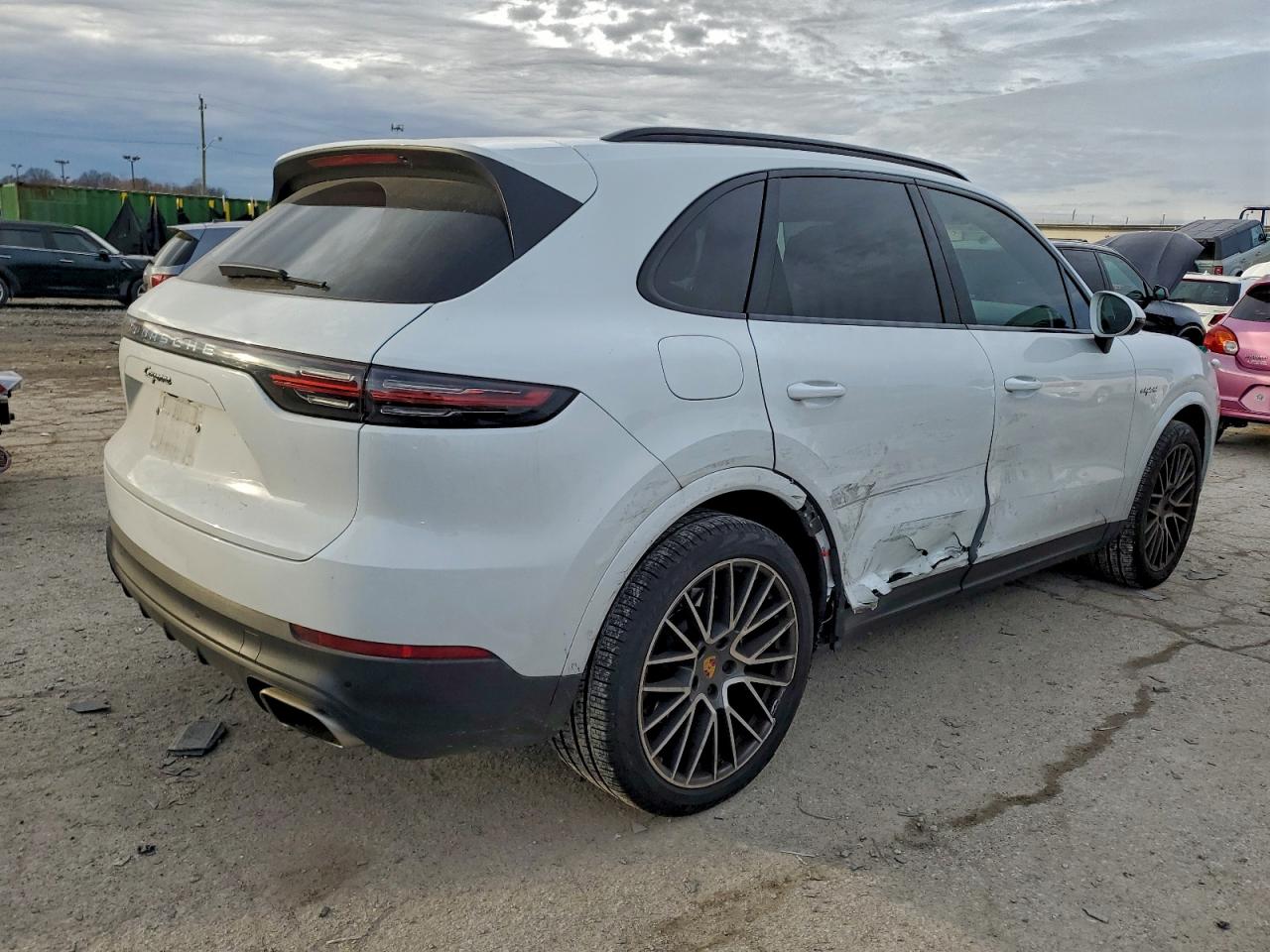 2021 PORSCHE CAYENNE E-HYBRID photo 3