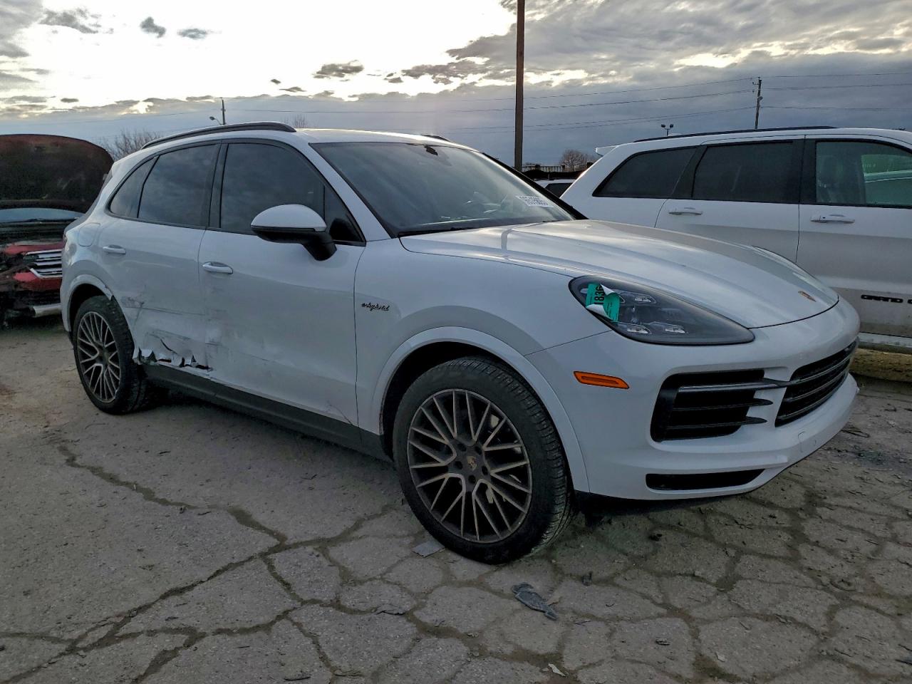 2021 PORSCHE CAYENNE E-HYBRID photo 4