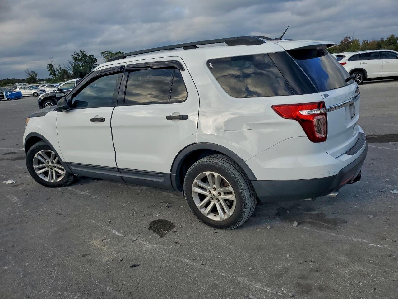 2015 FORD EXPLORER photo 2