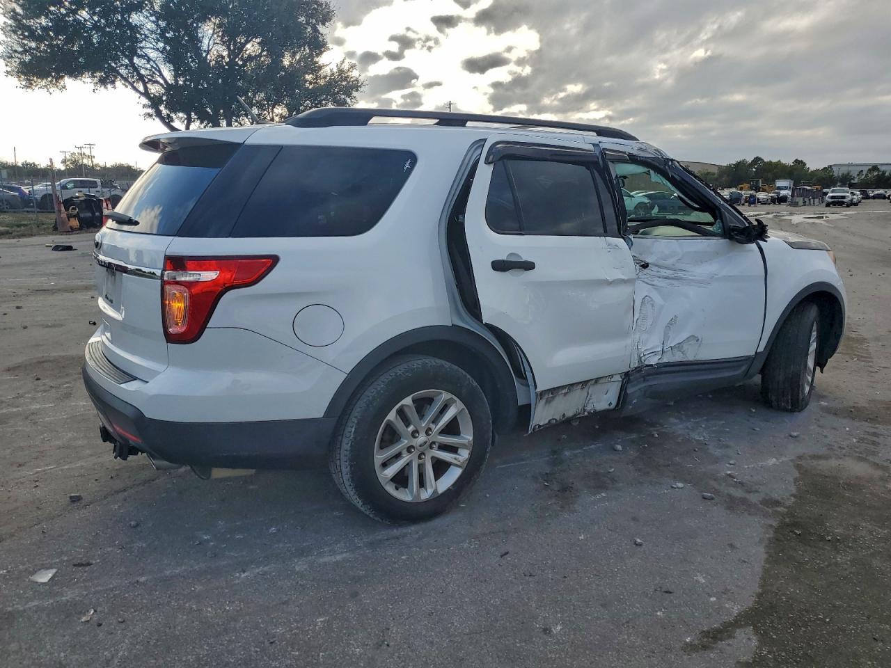 2015 FORD EXPLORER photo 3