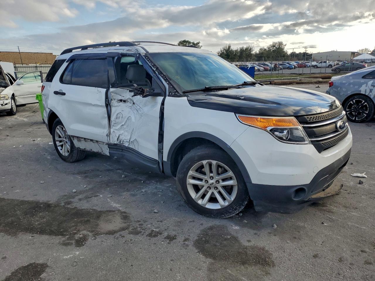 2015 FORD EXPLORER photo 4