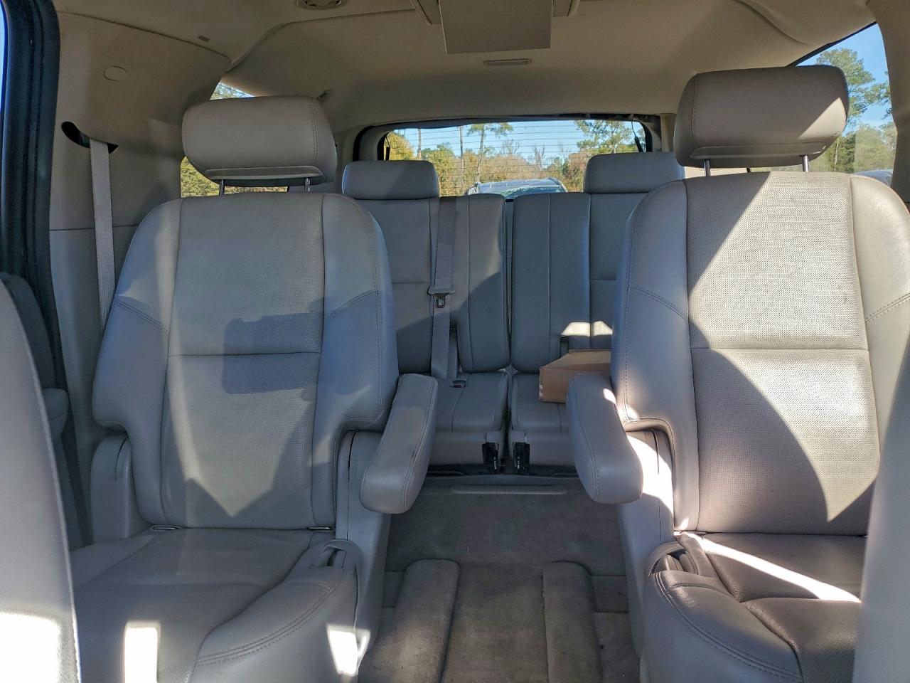 2009 CHEVROLET SUBURBAN C1500 LTZ photo 10