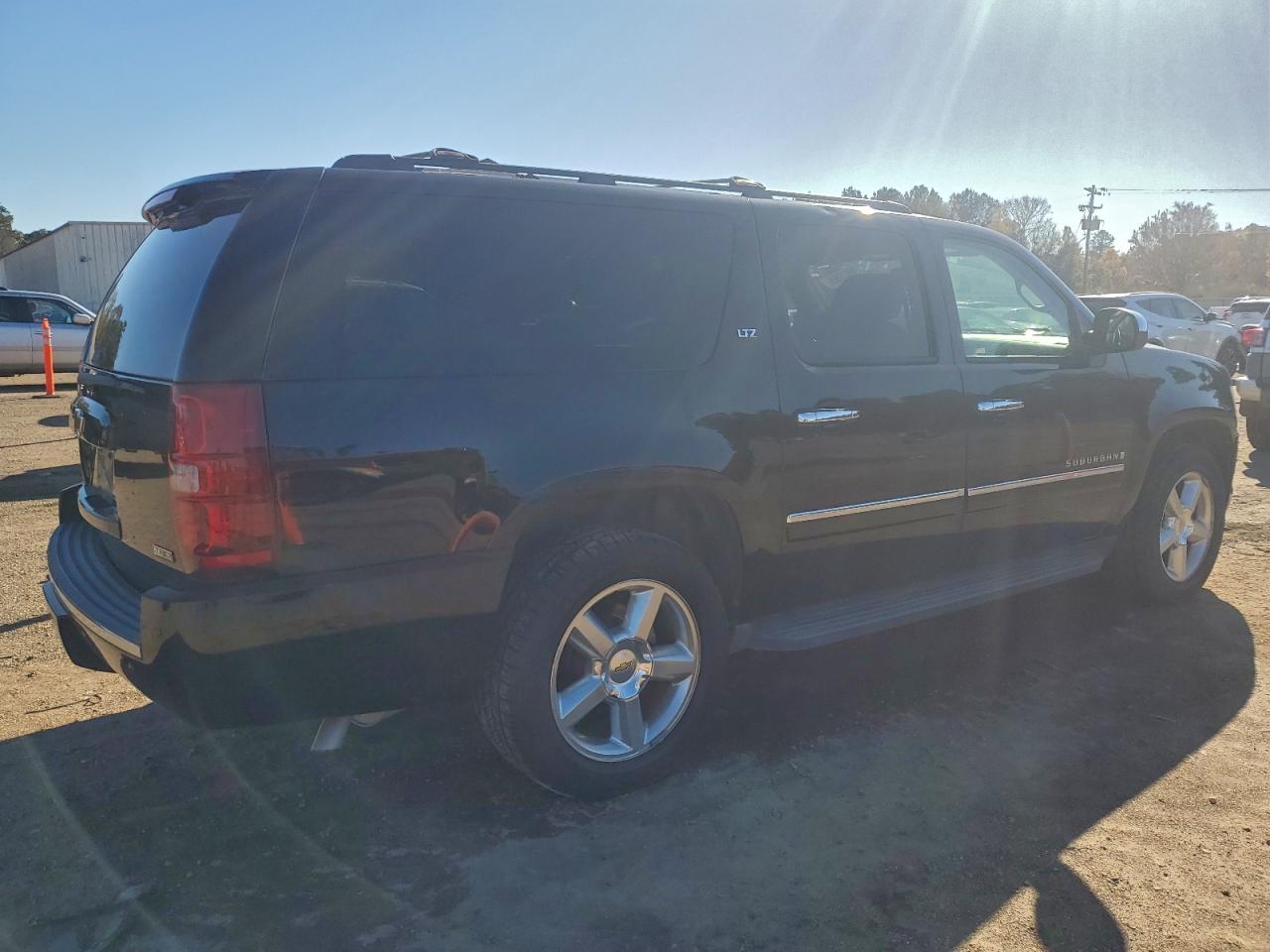 2009 CHEVROLET SUBURBAN C1500 LTZ photo 3