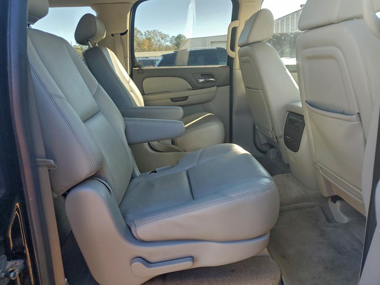 2009 CHEVROLET SUBURBAN C1500 LTZ photo 11