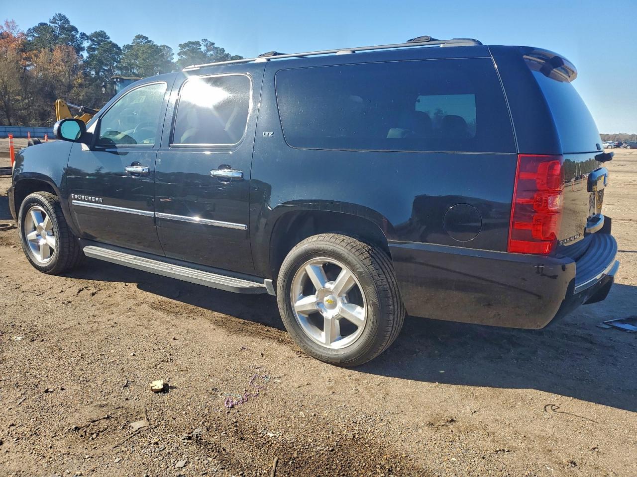 2009 CHEVROLET SUBURBAN C1500 LTZ photo 2