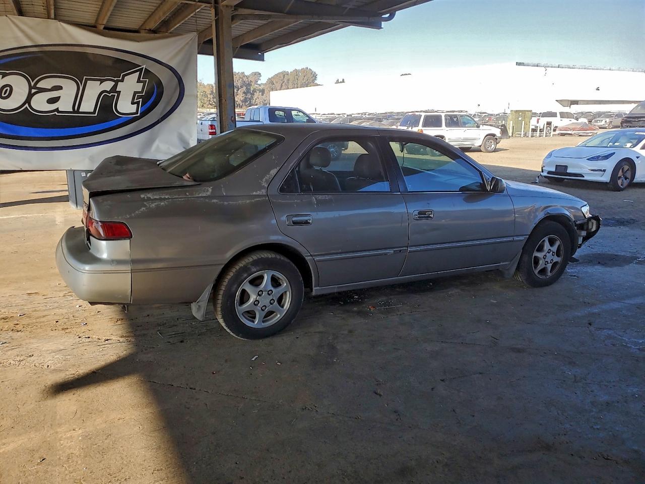 1997 TOYOTA CAMRY CE photo 3