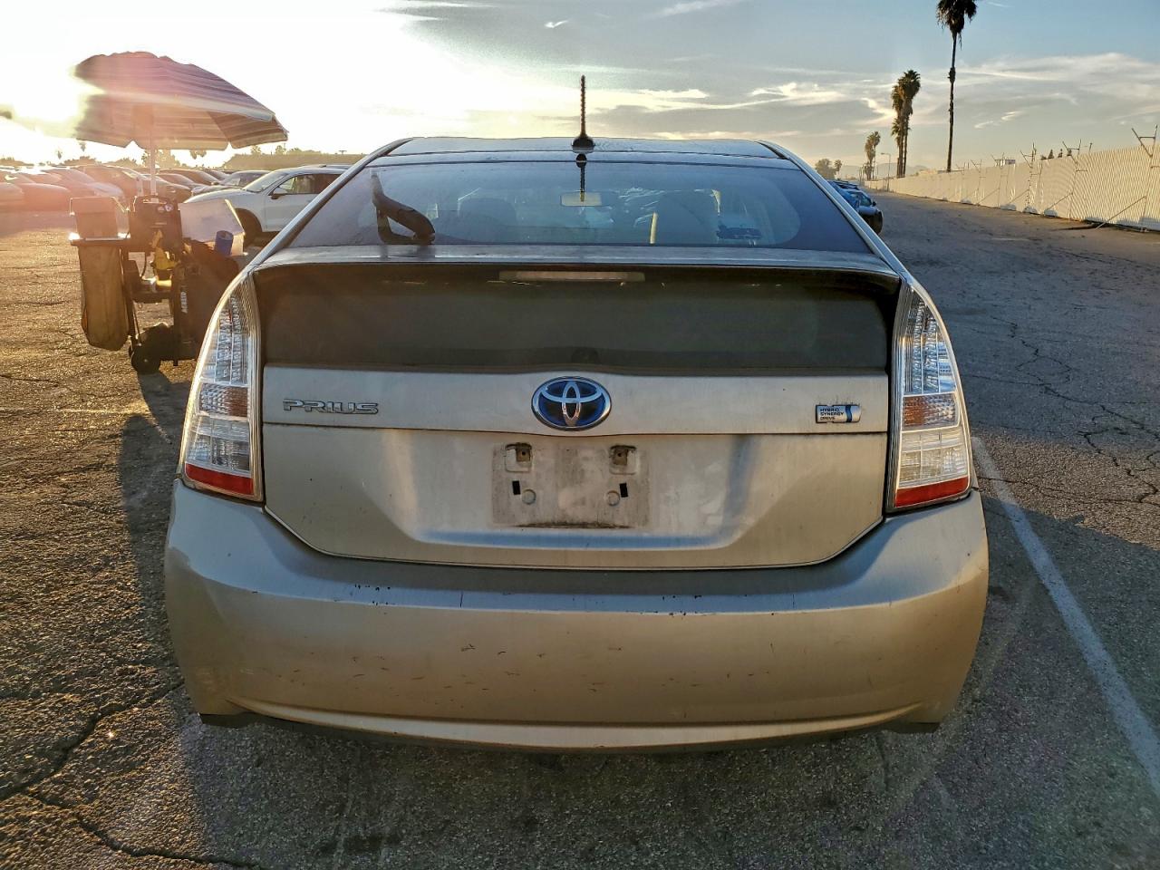 2010 TOYOTA PRIUS photo 6