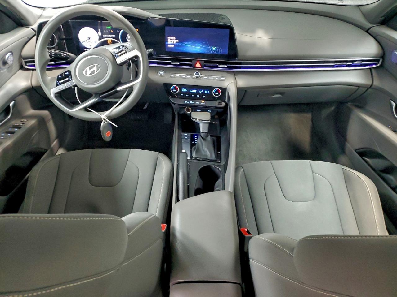 2024 HYUNDAI ELANTRA SEL photo 8
