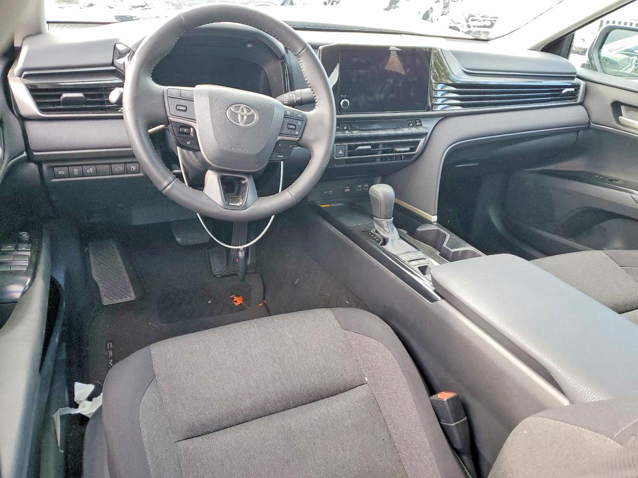 2025 TOYOTA CAMRY LE photo 8