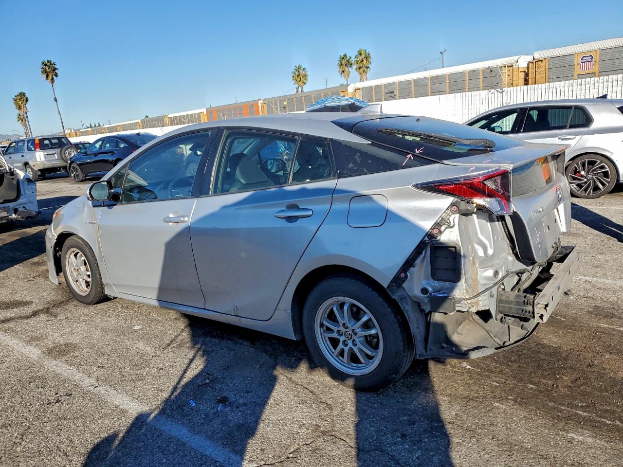2017 TOYOTA PRIUS photo 2