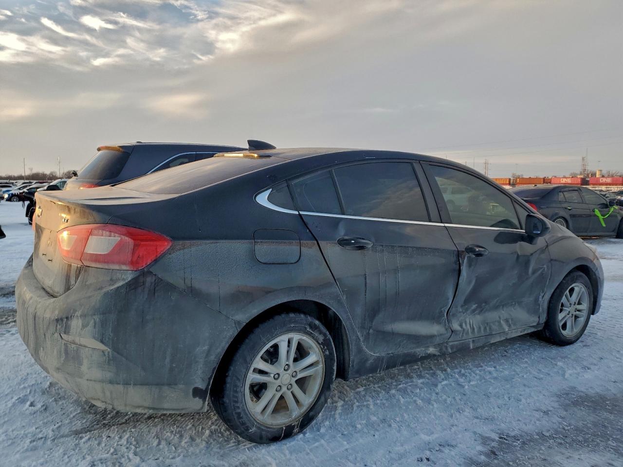 2017 CHEVROLET CRUZE LT photo 3