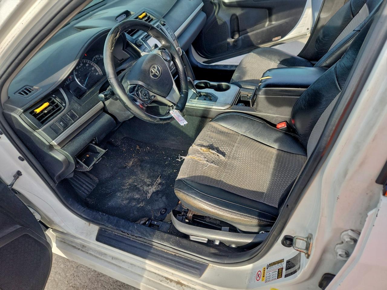2014 TOYOTA CAMRY L photo 7
