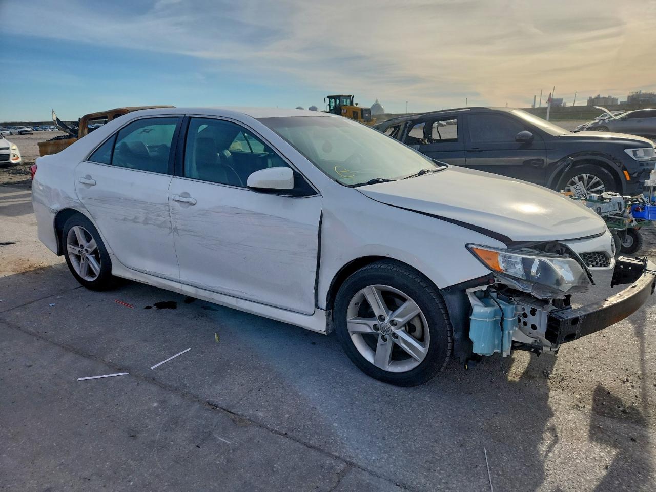 2014 TOYOTA CAMRY L photo 4