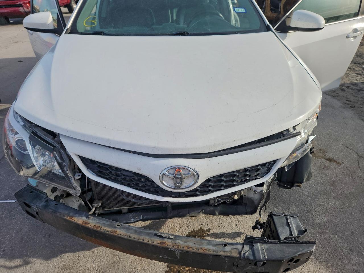 2014 TOYOTA CAMRY L photo 11