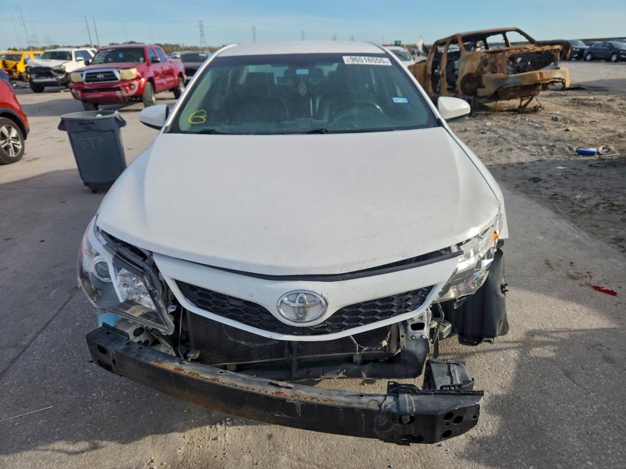2014 TOYOTA CAMRY L photo 5