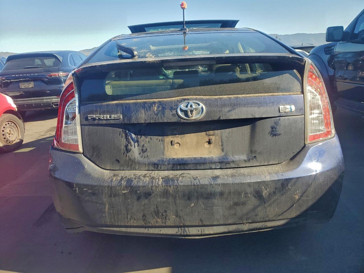 2013 TOYOTA PRIUS photo 6
