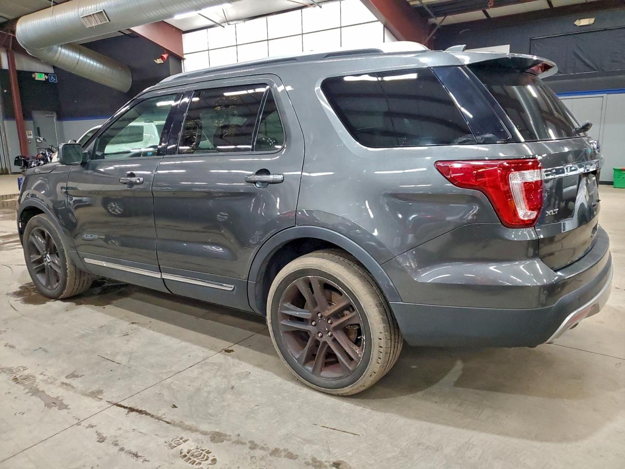 2016 FORD EXPLORER XLT photo 3