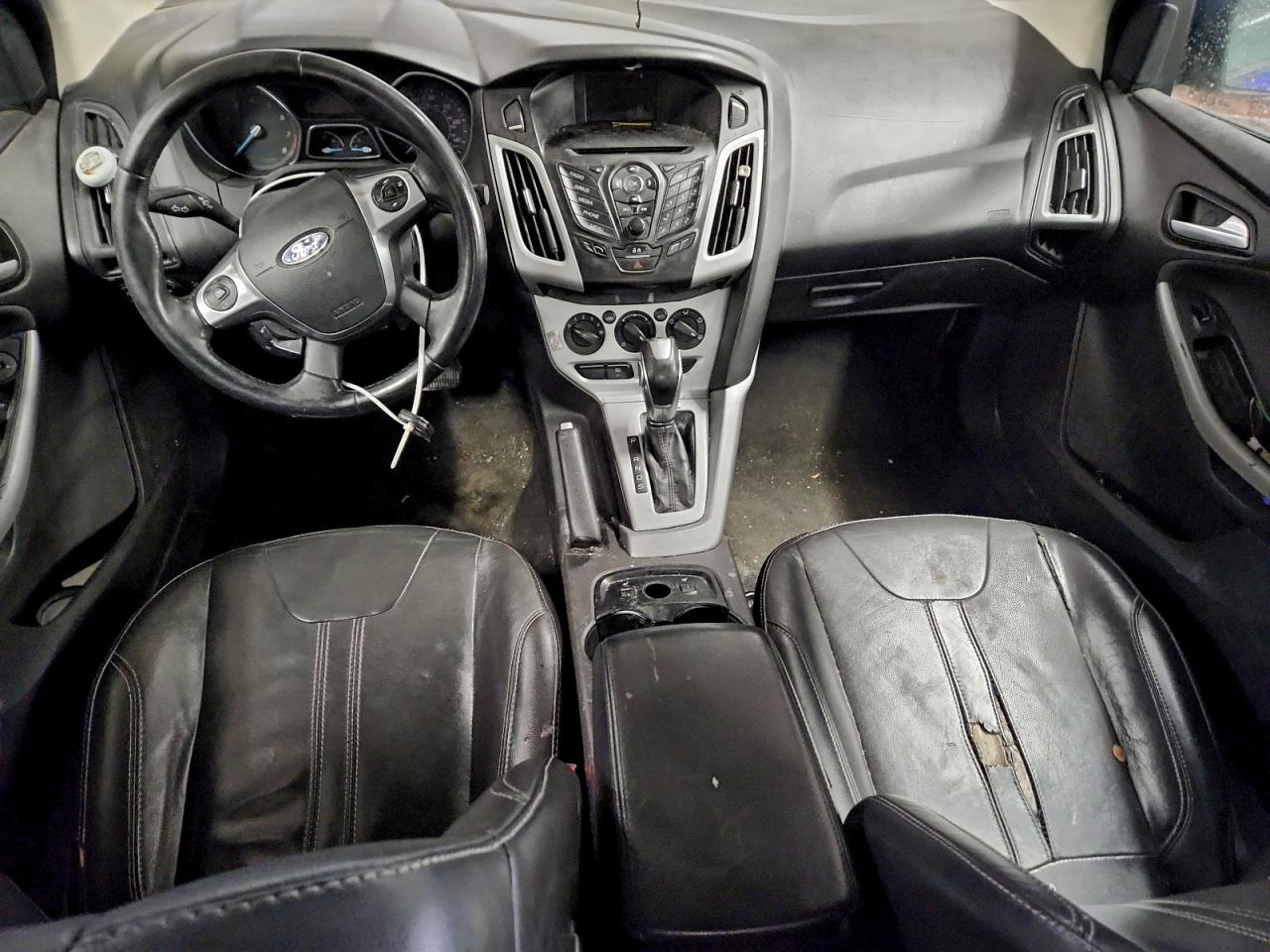 2014 FORD FOCUS SE photo 15