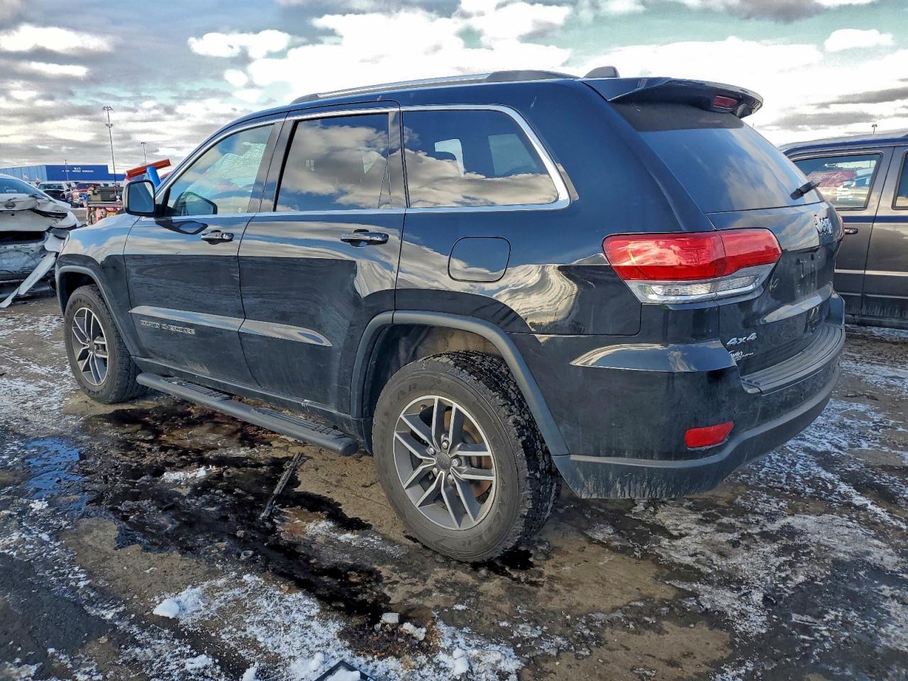 2019 JEEP GRAND CHEROKEE LAREDO photo 2