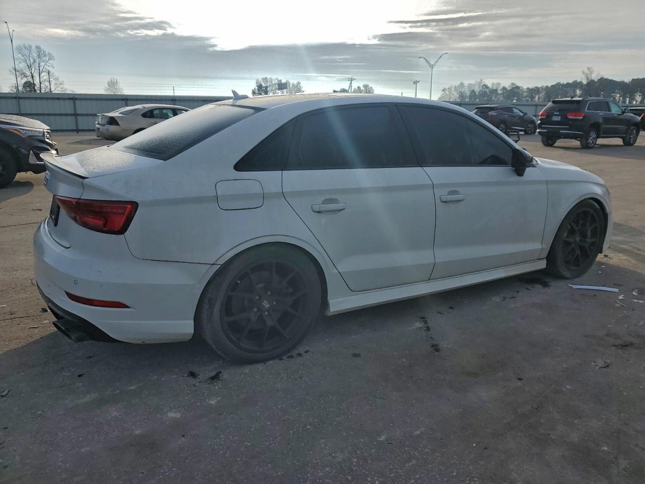 2018 AUDI RS3 photo 3