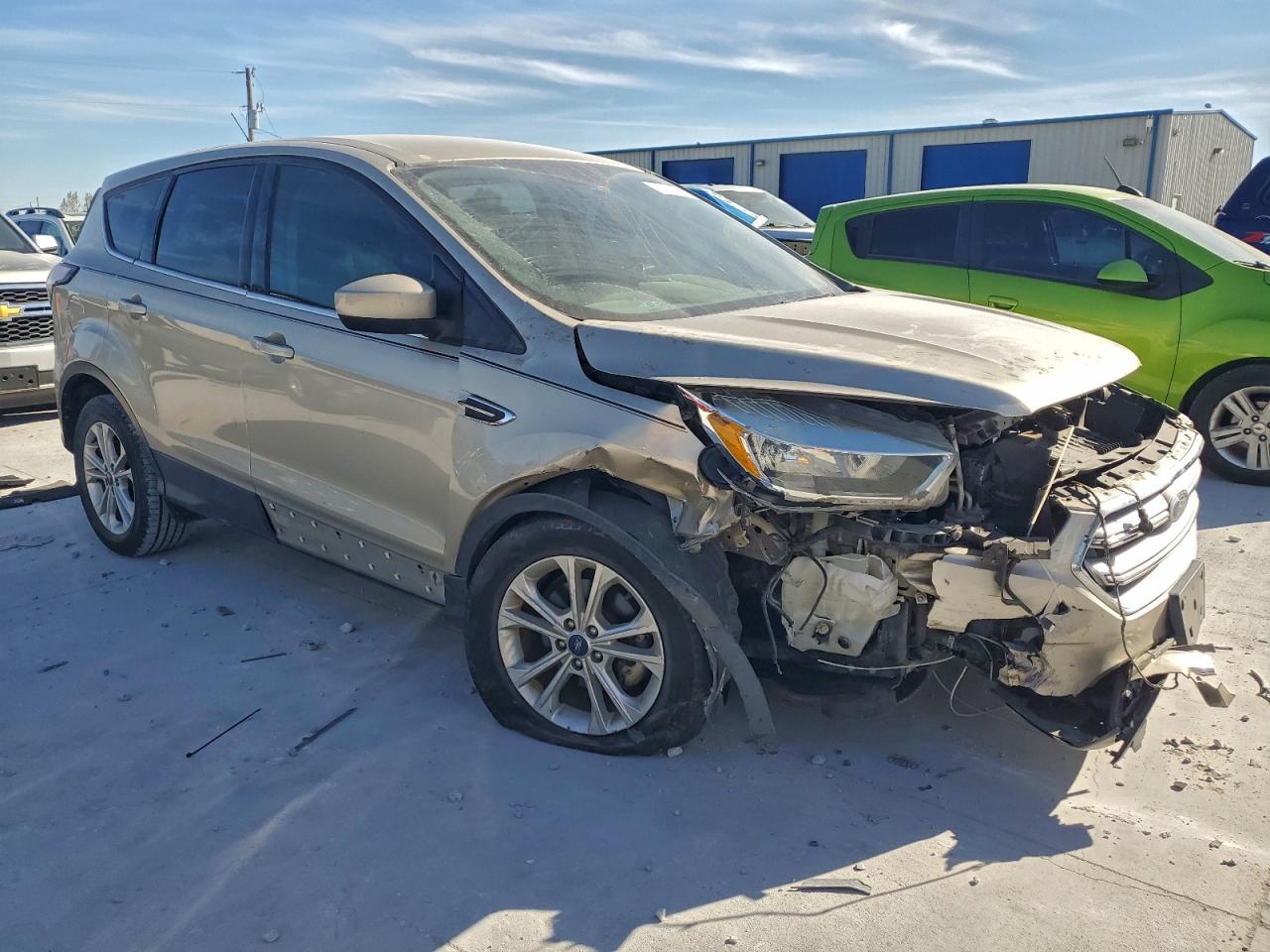 2017 FORD ESCAPE SE photo 4