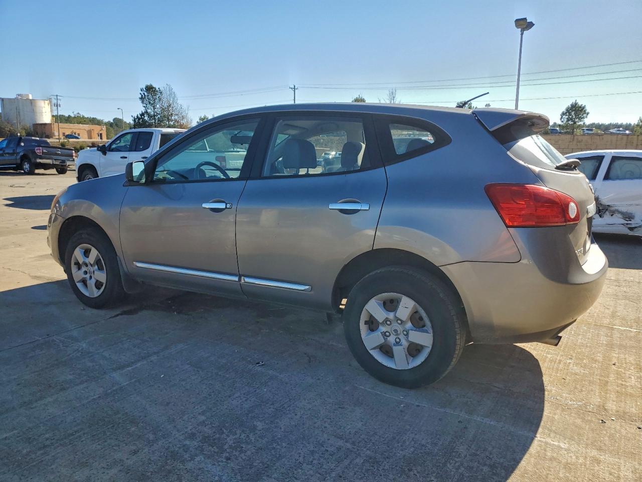 2013 NISSAN ROGUE S photo 2