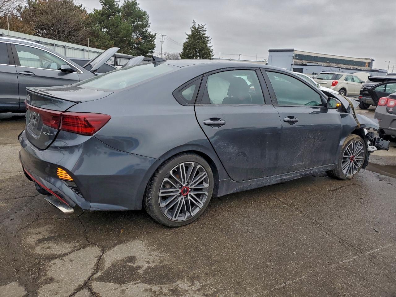 2023 KIA FORTE GT photo 3