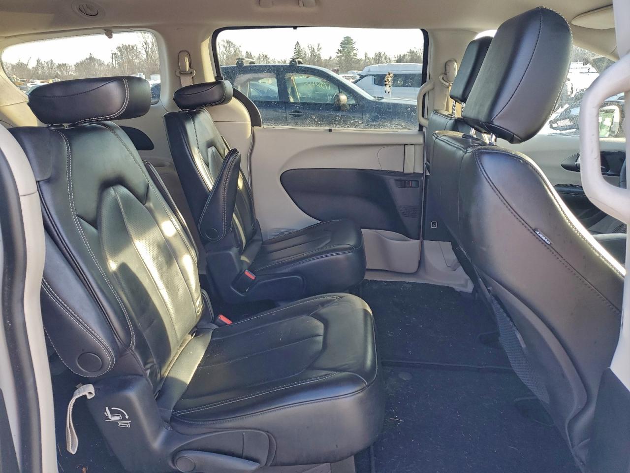 2023 CHRYSLER PACIFICA TOURING L photo 11