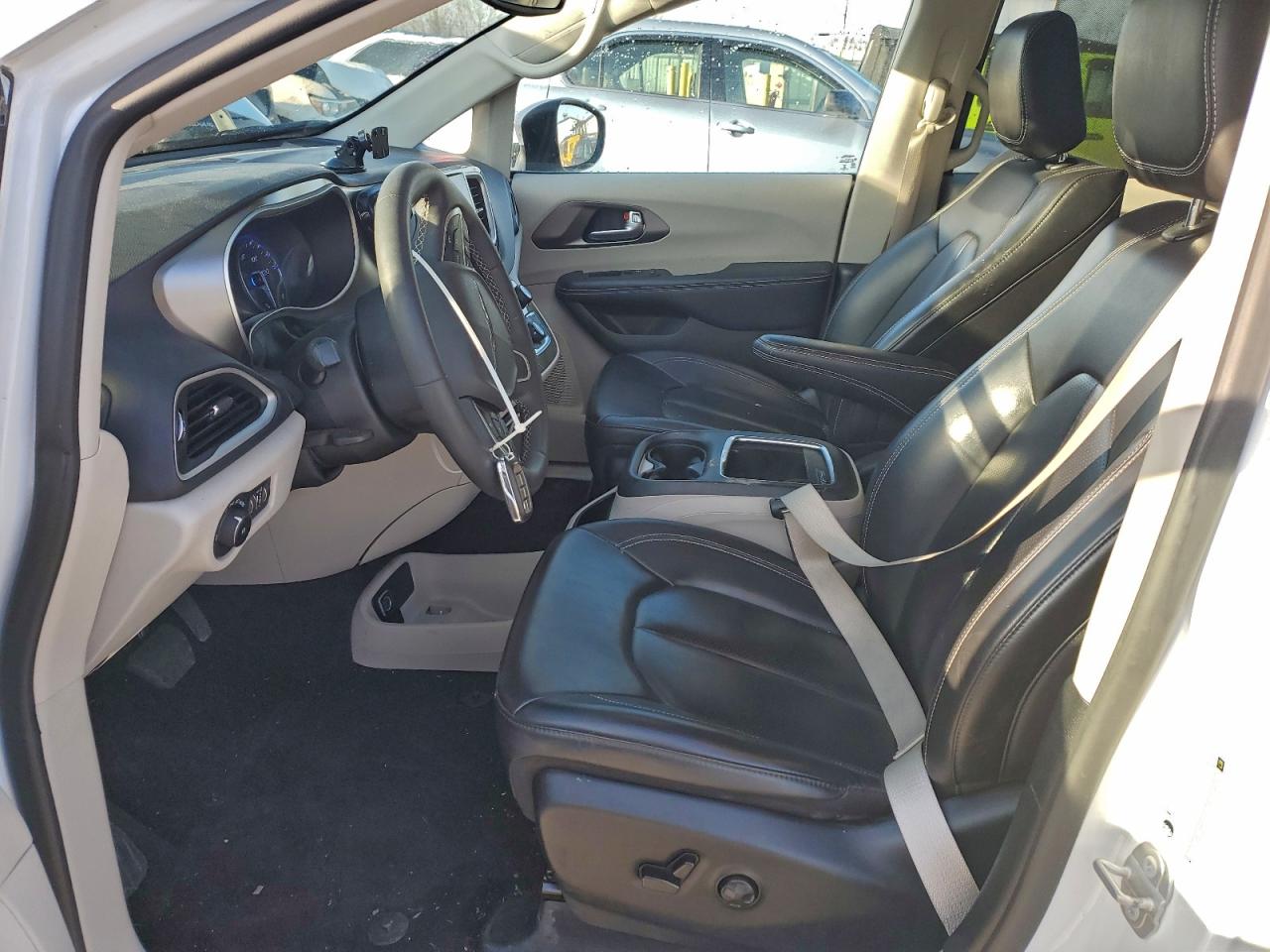 2023 CHRYSLER PACIFICA TOURING L photo 7