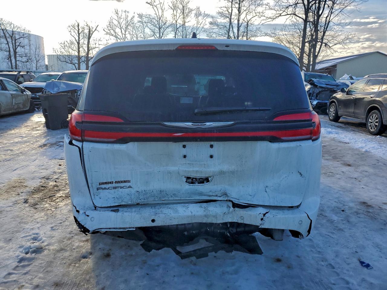 2023 CHRYSLER PACIFICA TOURING L photo 6
