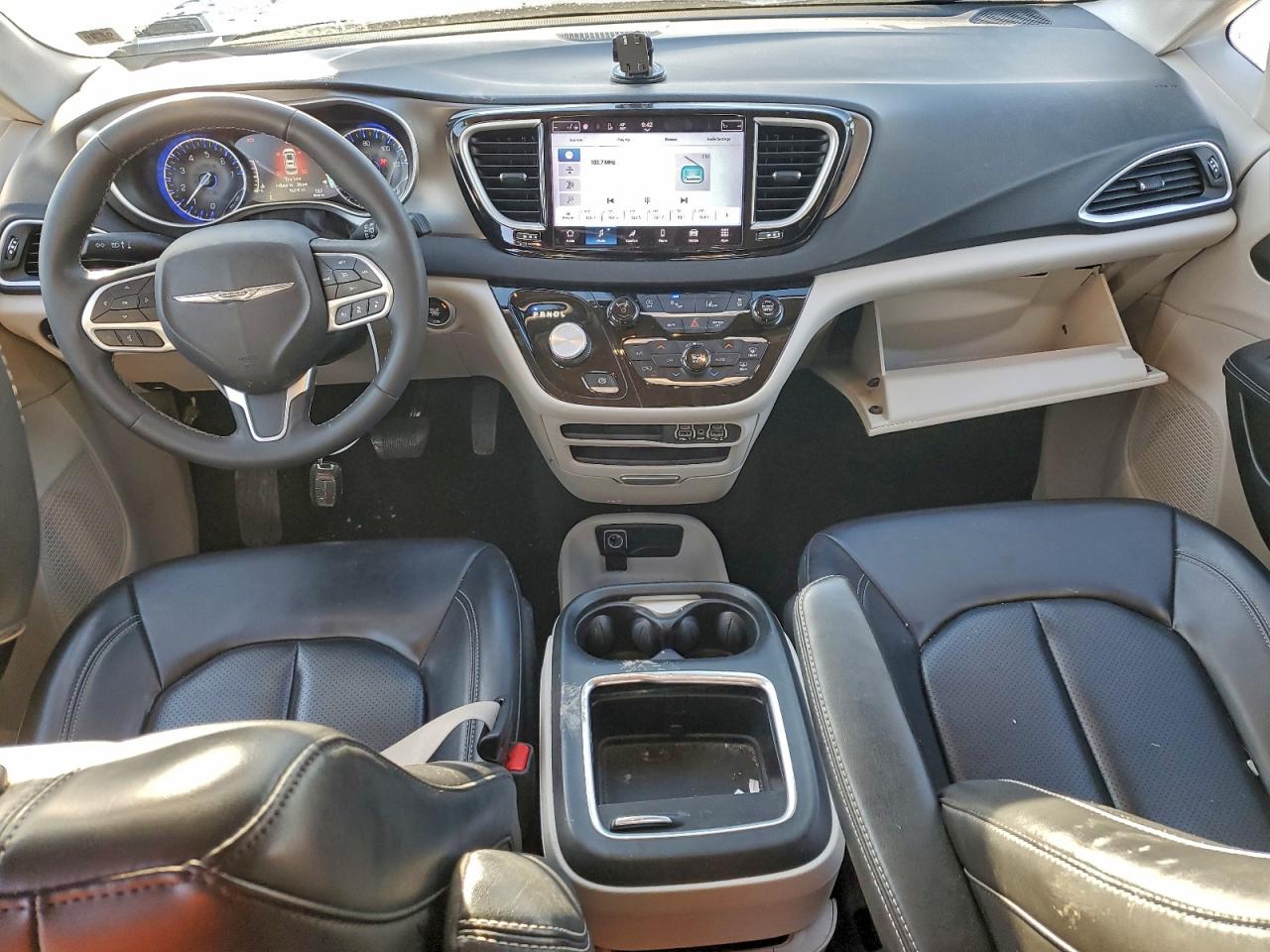 2023 CHRYSLER PACIFICA TOURING L photo 8