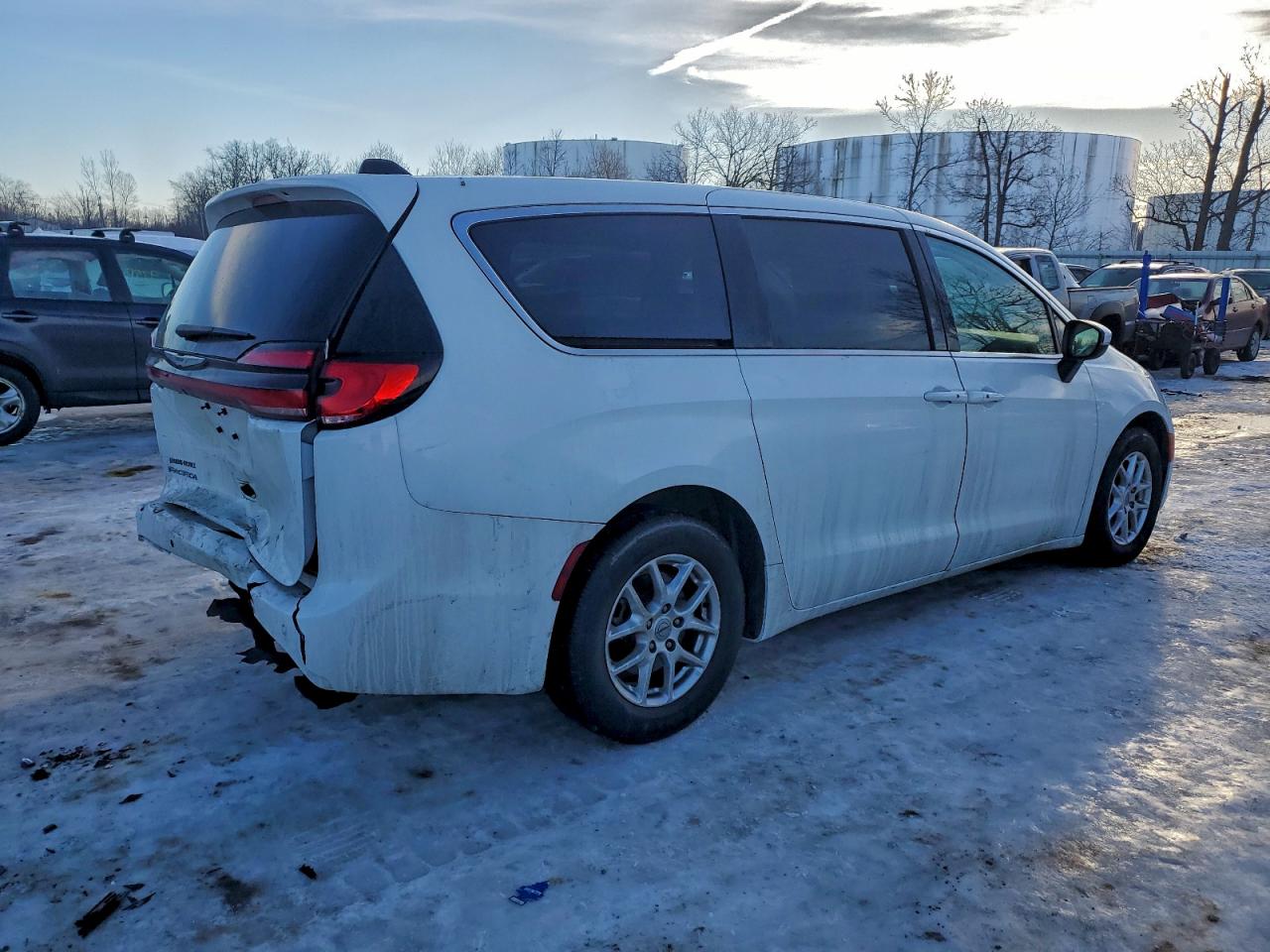 2023 CHRYSLER PACIFICA TOURING L photo 3