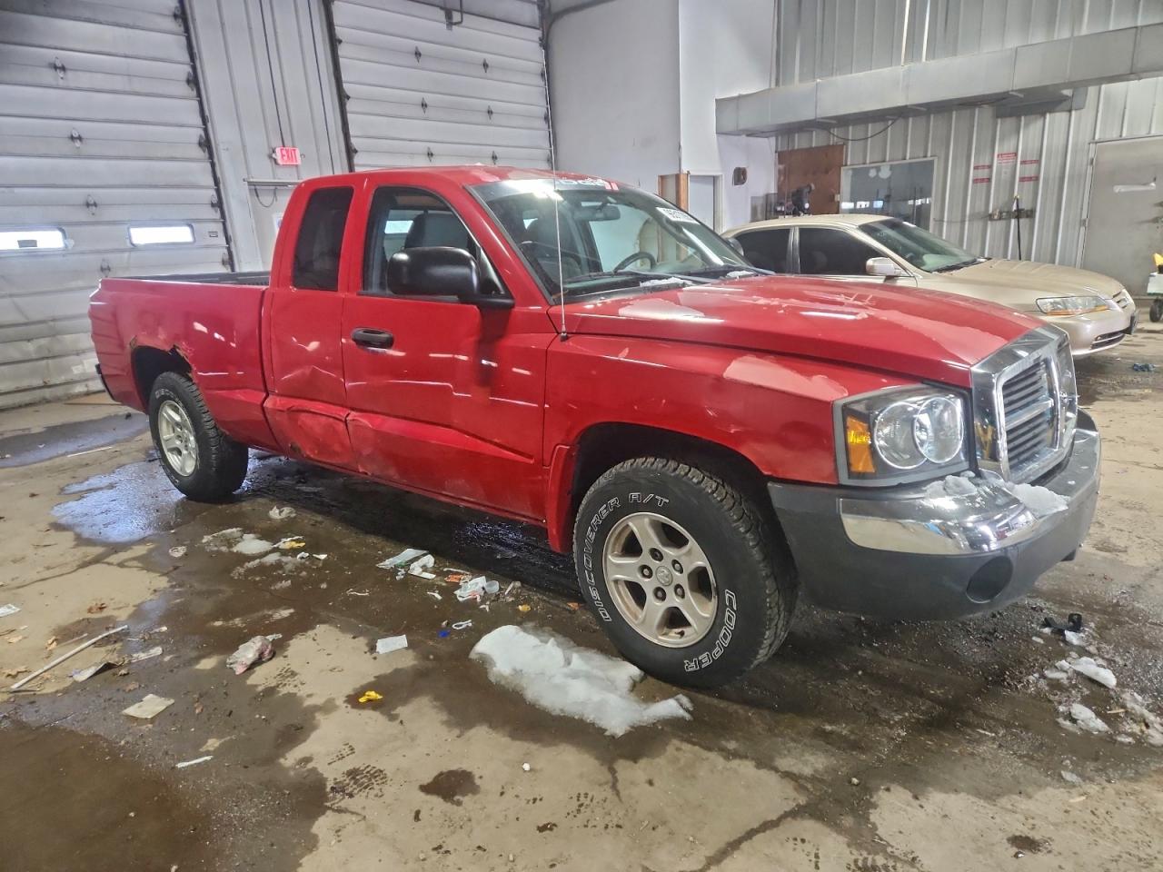 2005 DODGE DAKOTA SLT photo 4