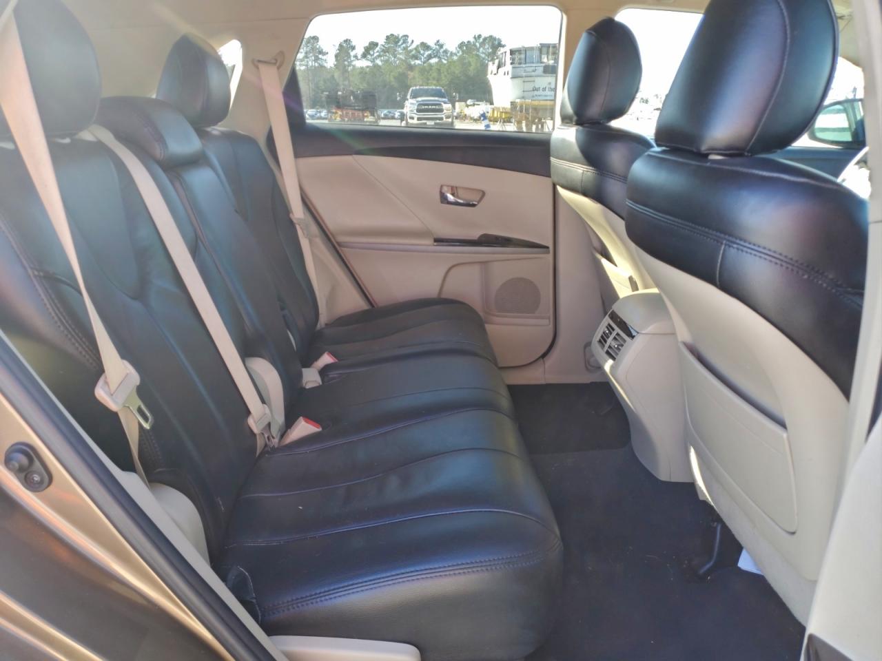 2010 TOYOTA VENZA photo 11