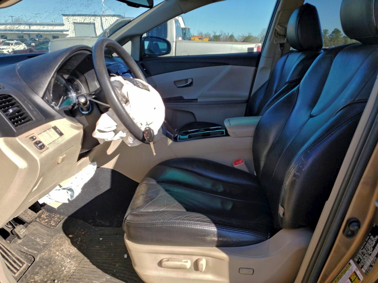 2010 TOYOTA VENZA photo 7