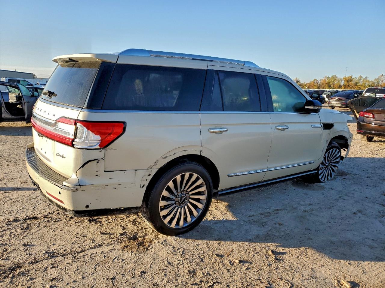 2018 LINCOLN NAVIGATOR RESERVE photo 3