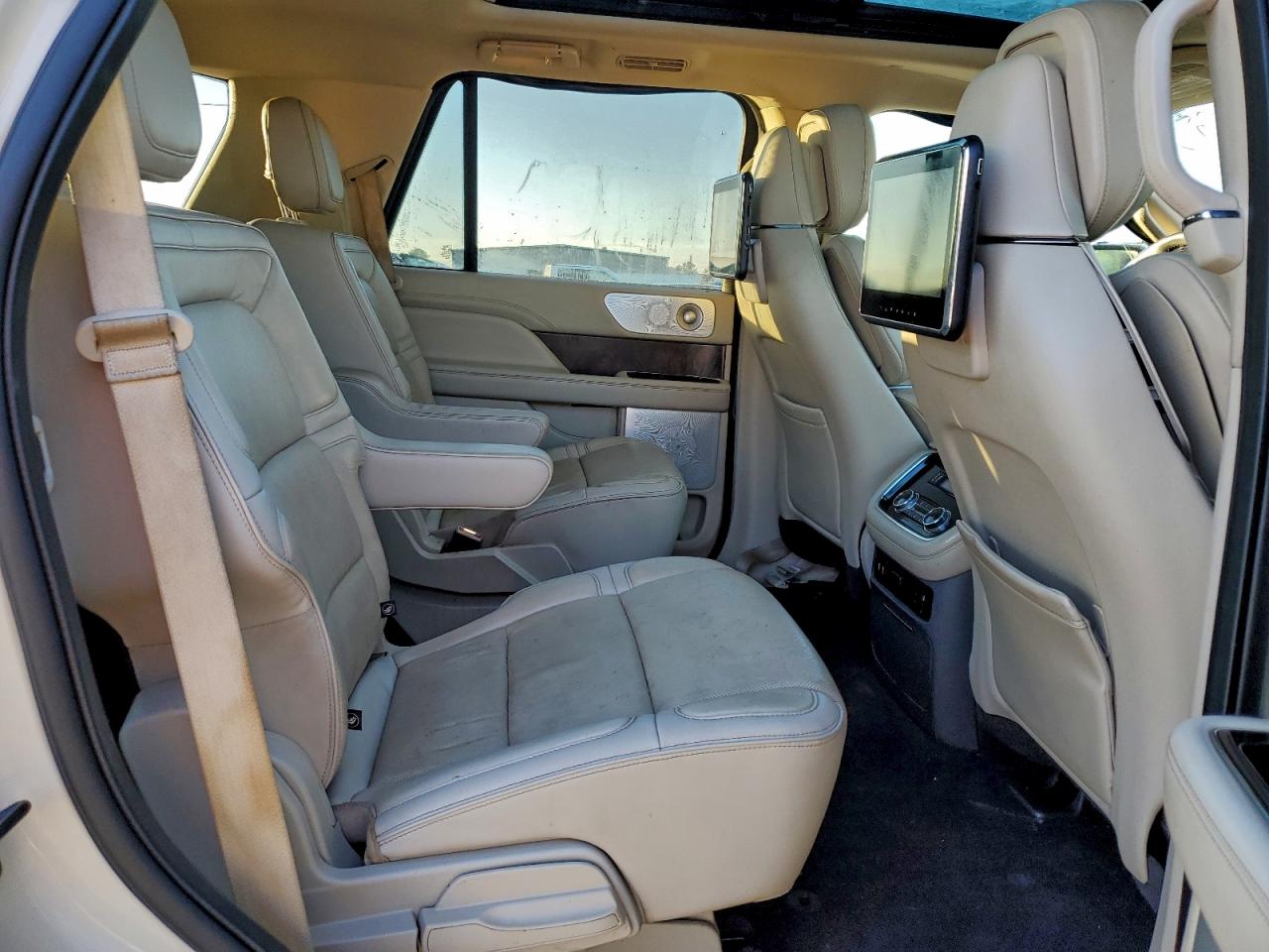 2018 LINCOLN NAVIGATOR RESERVE photo 11
