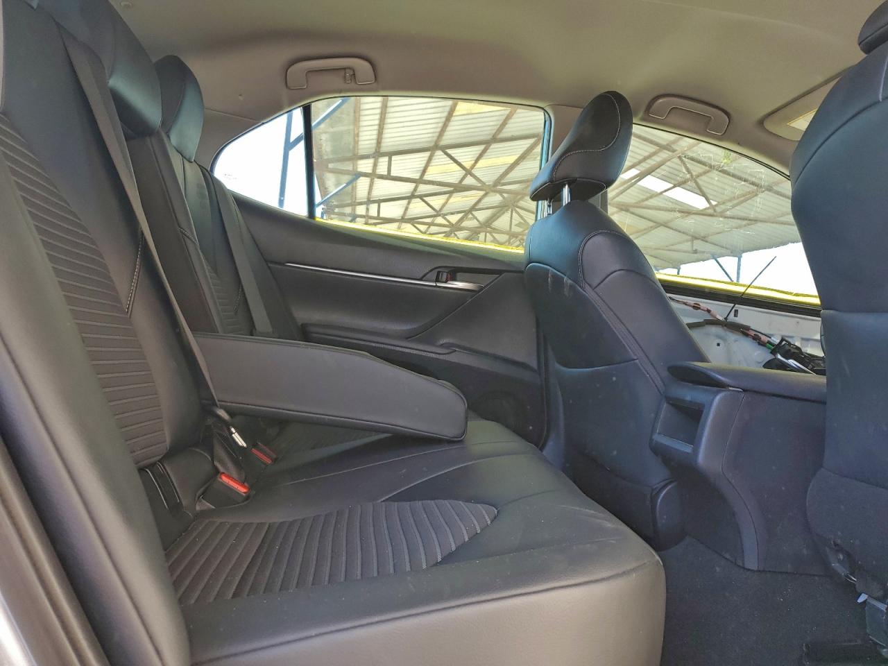 2018 TOYOTA CAMRY L photo 10