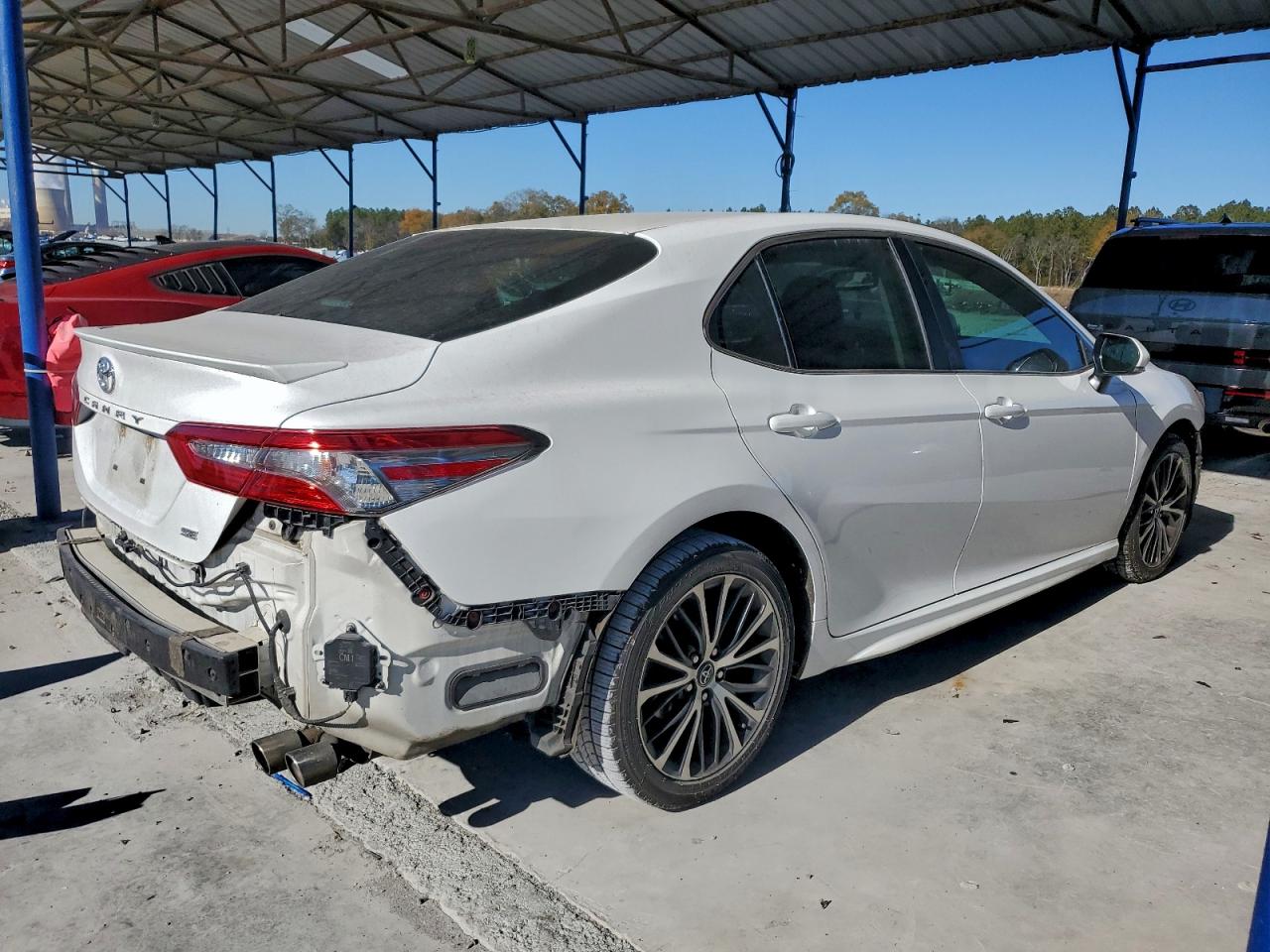 2018 TOYOTA CAMRY L photo 3