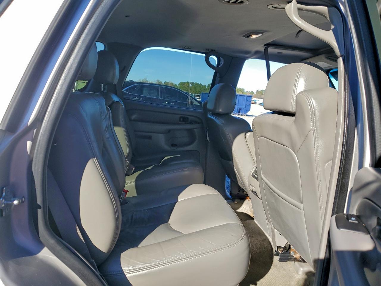 2004 GMC YUKON DENALI photo 21