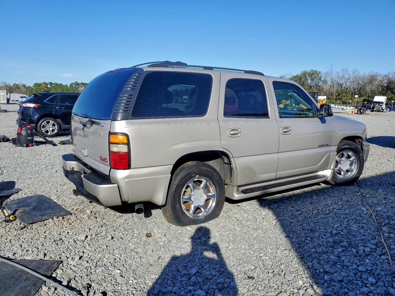 2004 GMC YUKON DENALI photo 5
