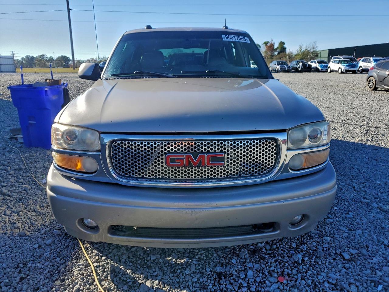 2004 GMC YUKON DENALI photo 9