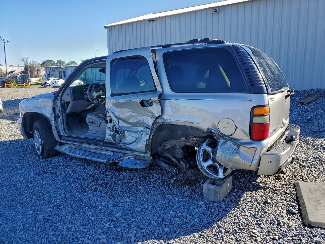 2004 GMC YUKON DENALI photo 3