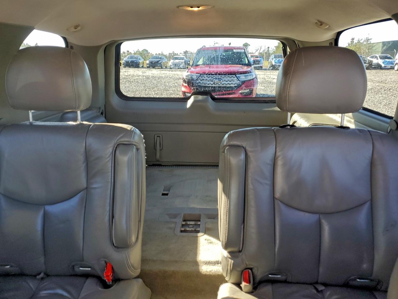 2004 GMC YUKON DENALI photo 19